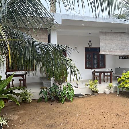 Hotel Awesome Guest Mirissa Esterno foto