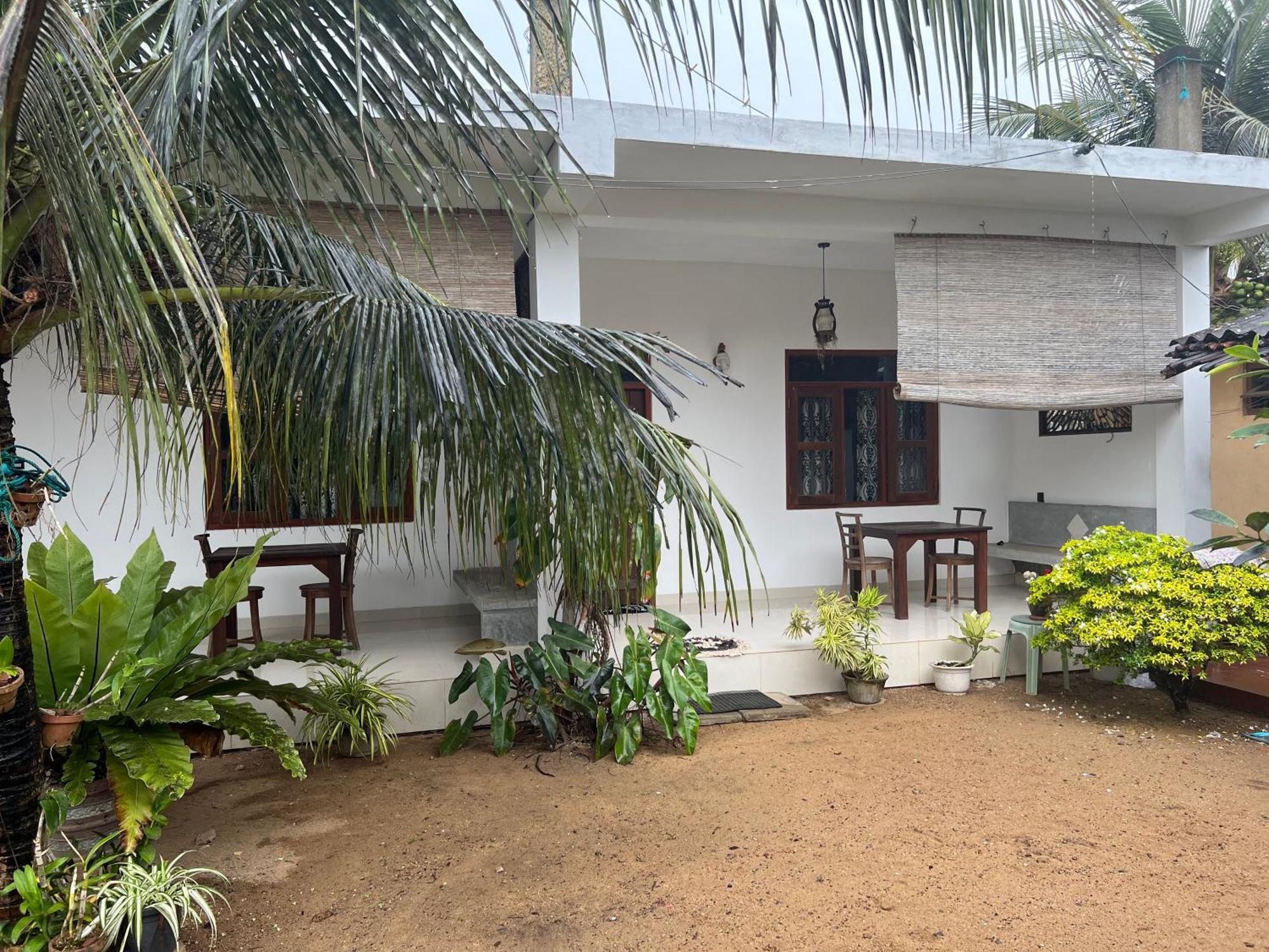 Hotel Awesome Guest Mirissa Esterno foto